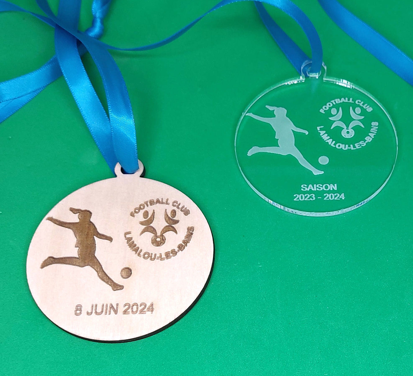 médailles en bois ou plexi (6cm) avec cordon de couleur - commande par le formulaire de contact