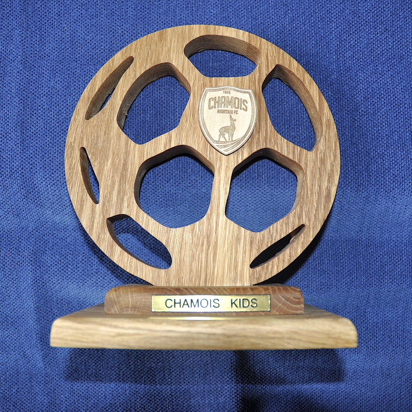 trophée forme ballon bois - commande par le formulaire de contact