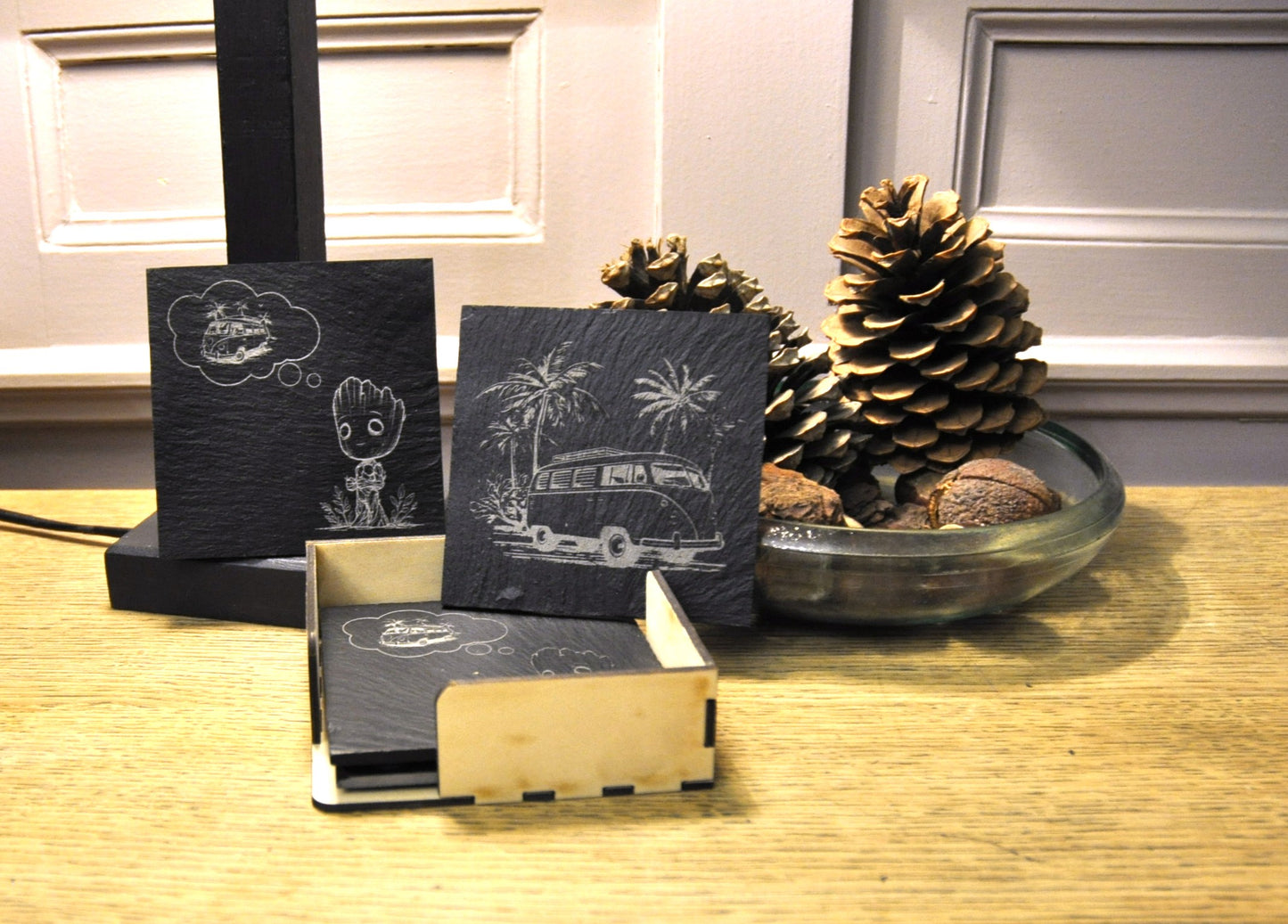 sous-verres ardoise 4 pièces avec présentoir bois (dessins sur commande)