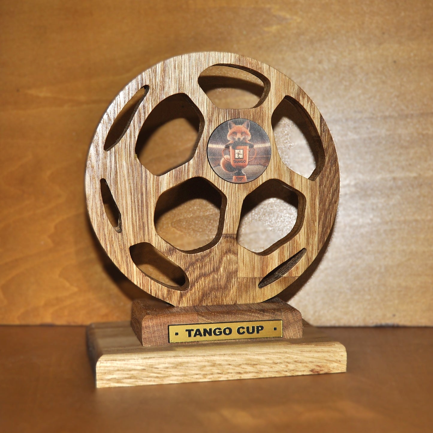 trophée forme ballon bois - commande par le formulaire de contact